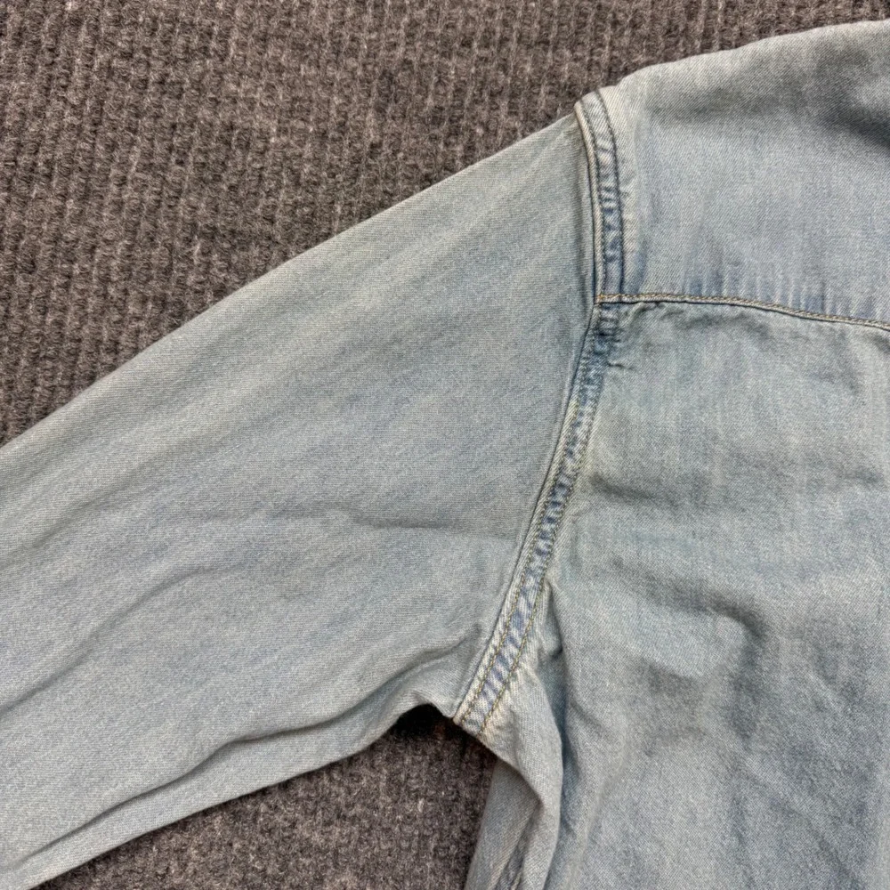 Levis Western Pearl Snap Shirt Mens M Standard Fit Light Wash Blue Denim